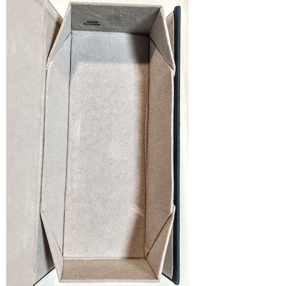 Perry Ellis Collapsible Magnetic Glasses Case - Picture 3 of 4